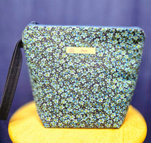 Load image into Gallery viewer, Wristlet bags
